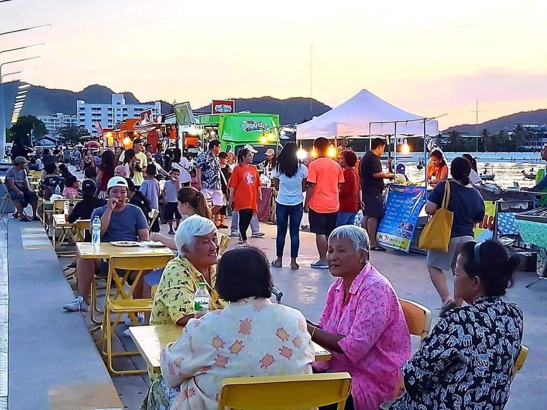 Saphan Pla night market tipped for NYE fireworks views - Hua Hin Today